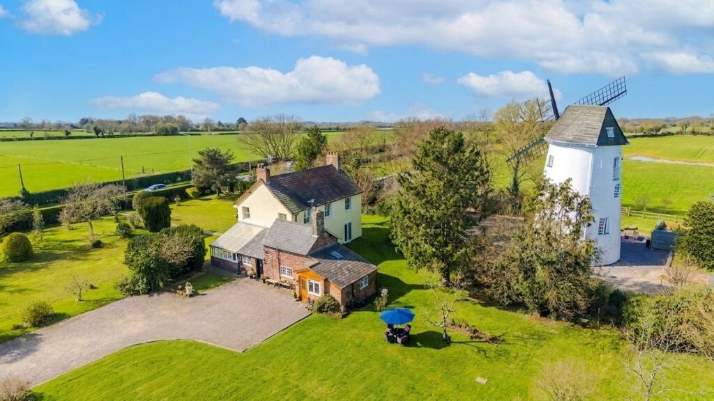 Main image of property: Parkgate Road, Woodbank, CH1
