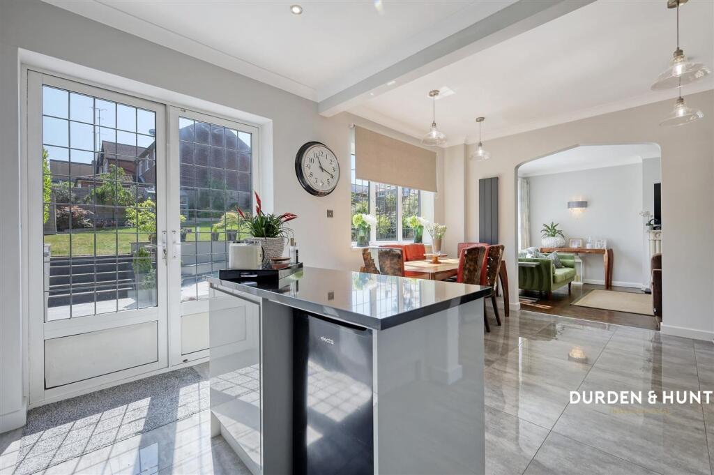 House in Epping Forest, Loughton - More