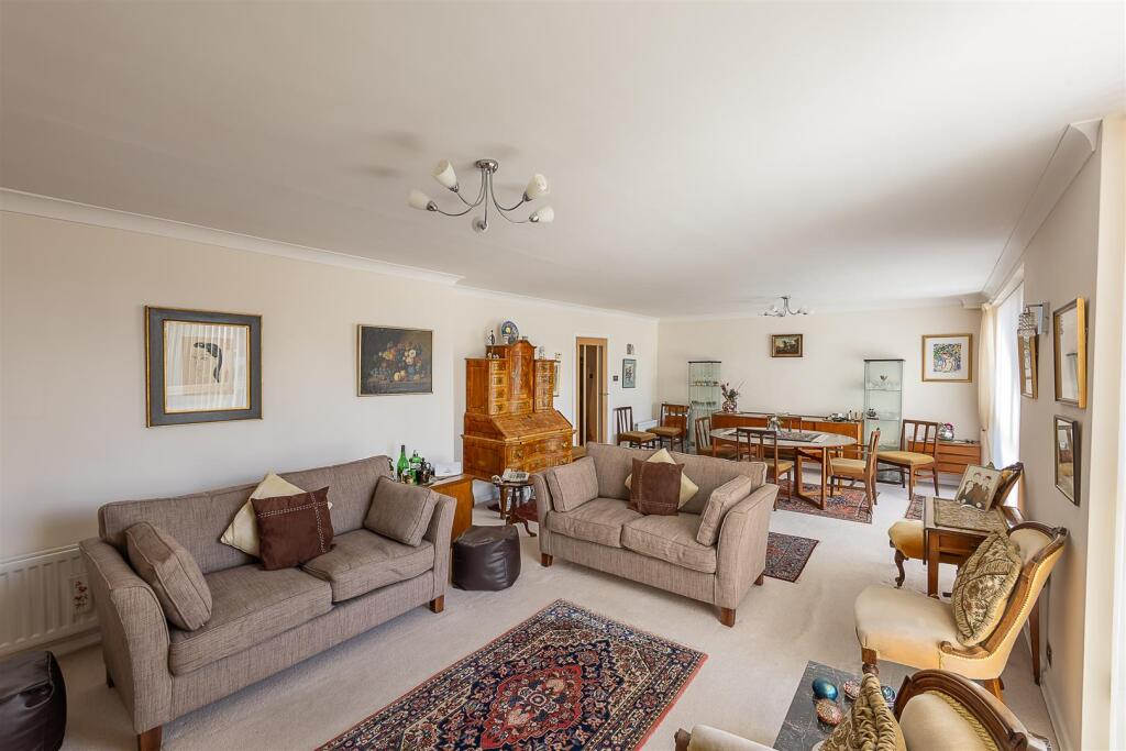 3-bed flat on Brookfield, Westfield, Gosforth, Newcastle upon Tyne, Tyne & Wear, £340,000