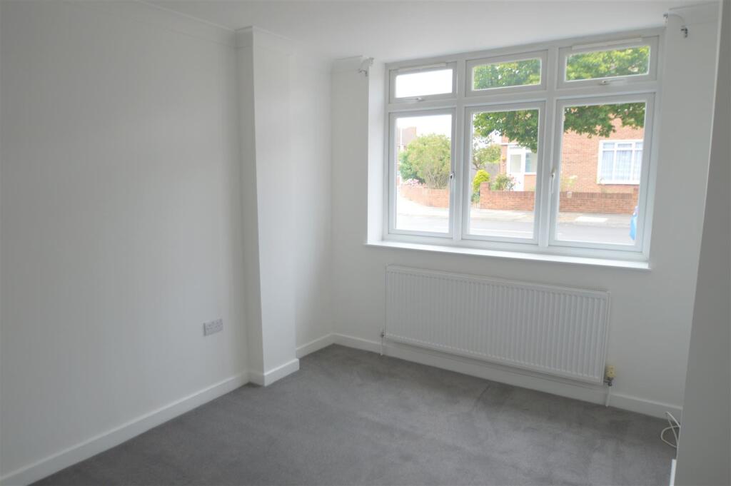 Apartment in Romford - More