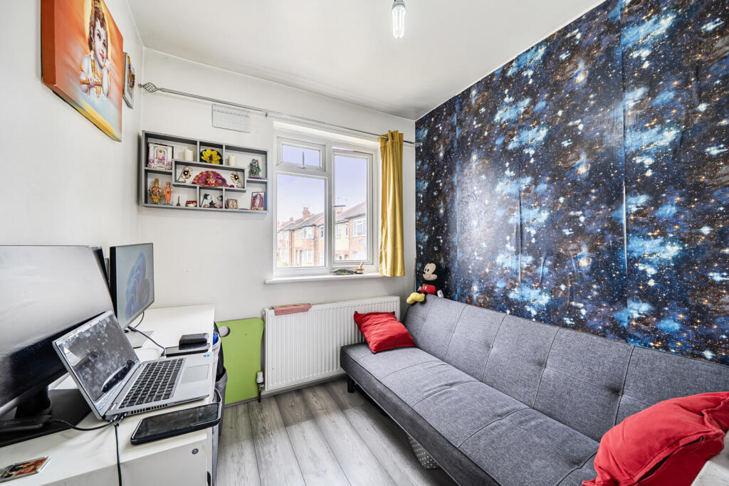 Apartment in Southall - More