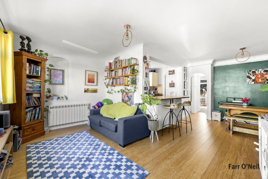 Westbury Lane, Buckhurst Hill, IG9 - View 4