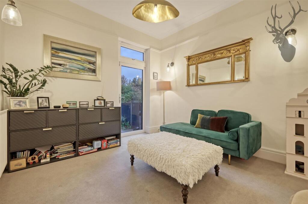 Gordon Avenue, London, E4 photo 5