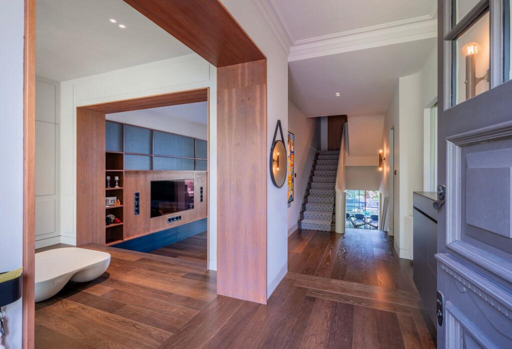 House in London - View 5