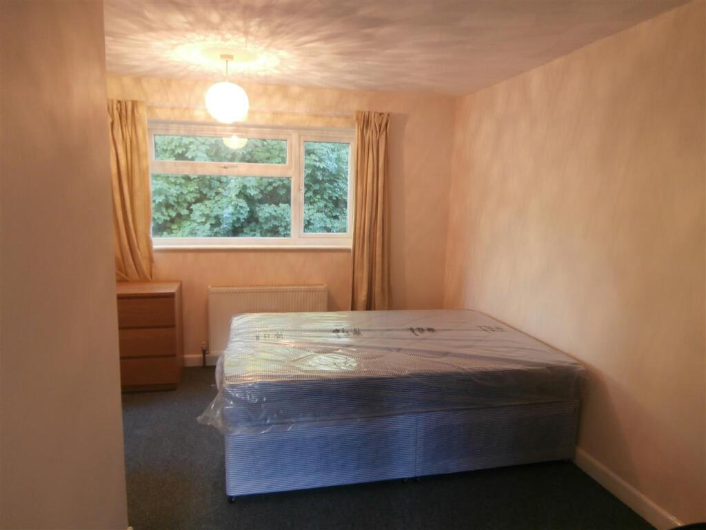 Apartment in Southampton - View 5