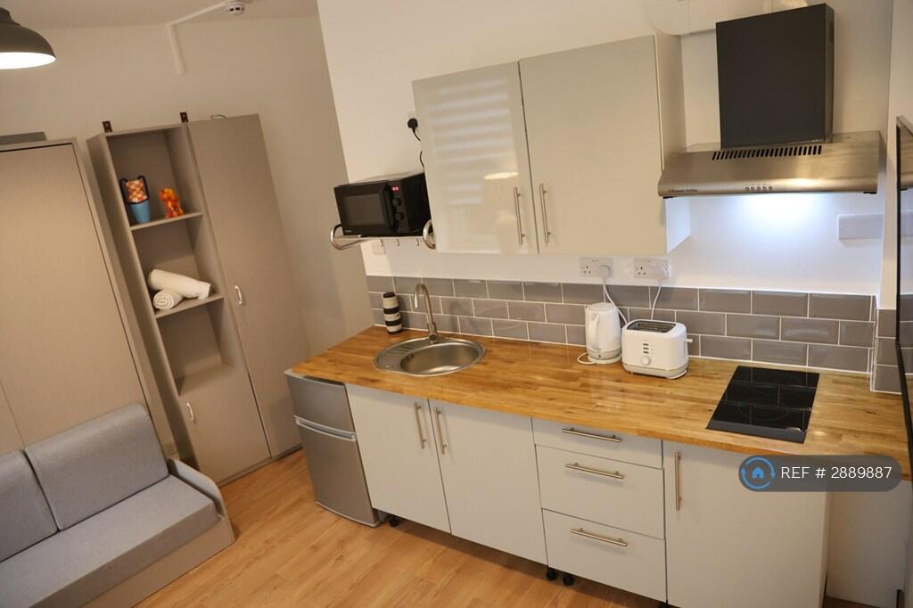 Studio flat for rent
