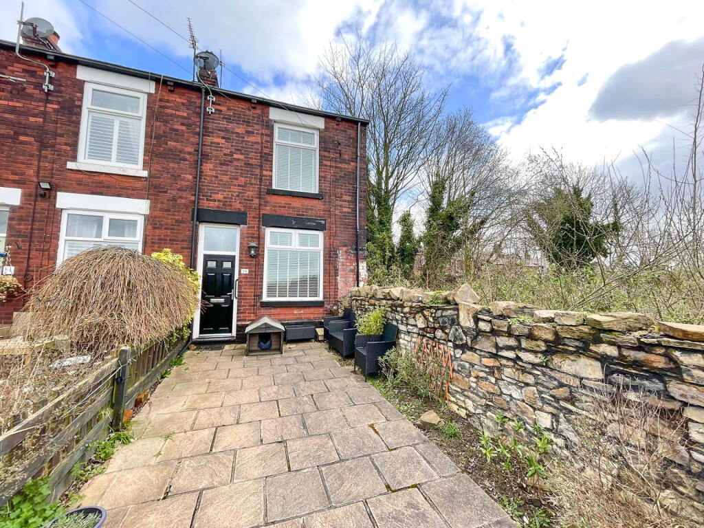 2-bed terraced on Manor Road, Woodley, £230,000