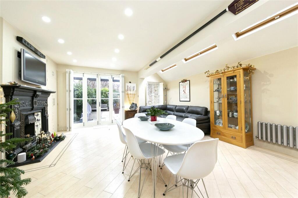 House in Twickenham - View 5