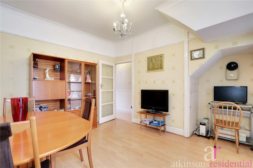 House in London, Southbury - More