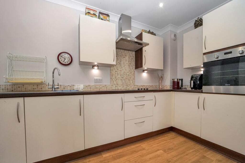 Fitzwarren Court, Kingsdown Road, Swindon, SN3 4TD photo 3