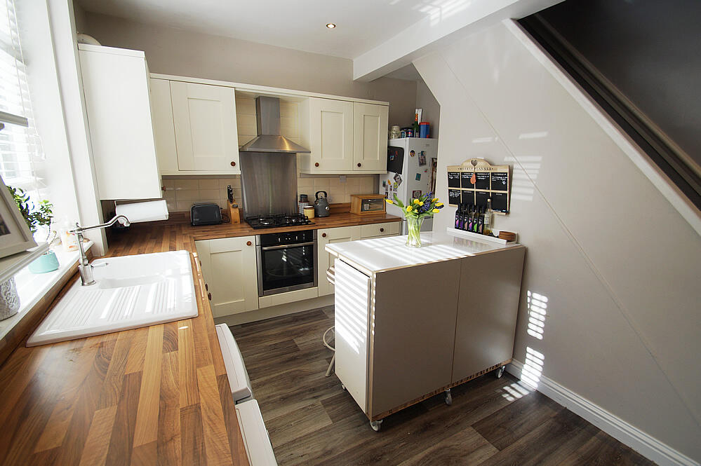 4 Shadows Lane, Mossley / Greenfield photo 3