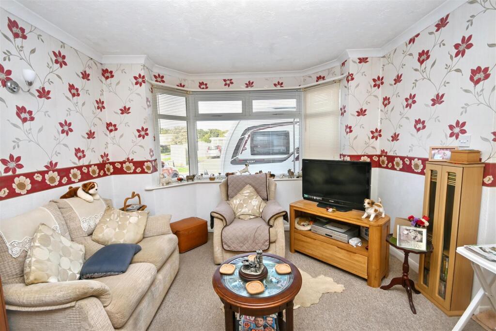 Levett Close, Polegate photo 5