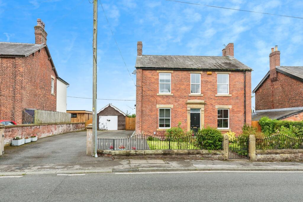 Main image of property: Garstang Road, Bowgreave, Preston, Lancashire, PR3