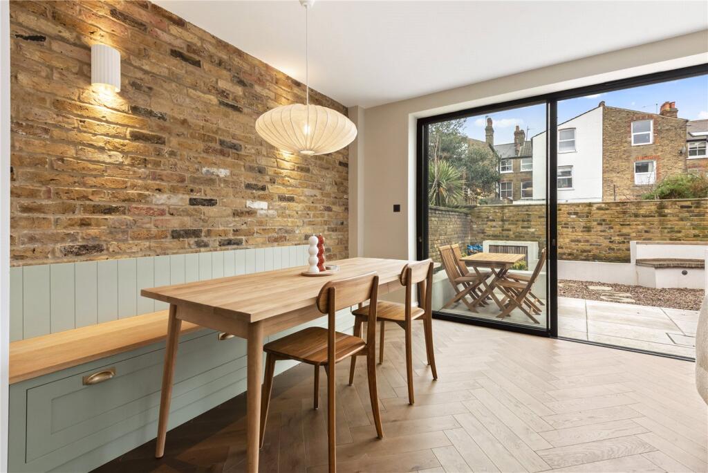 Apartment in London - More