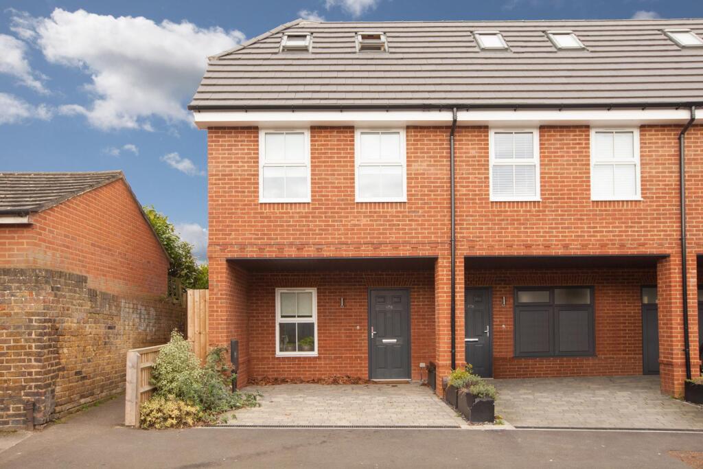 Main image of property: Vicarage Road, Maidenhead, SL6