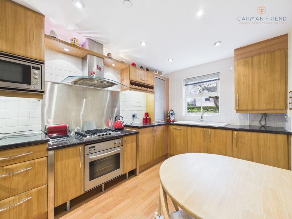 3 Charlton Court photo 2