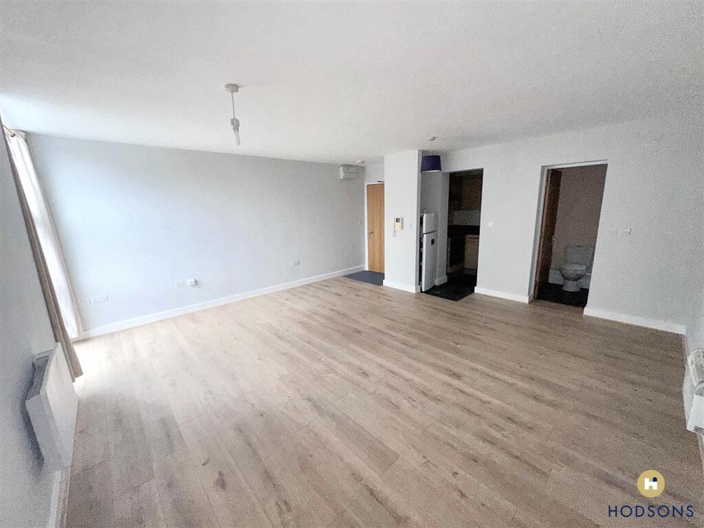 Apartment in Wakefield, West Yorkshire - View 4