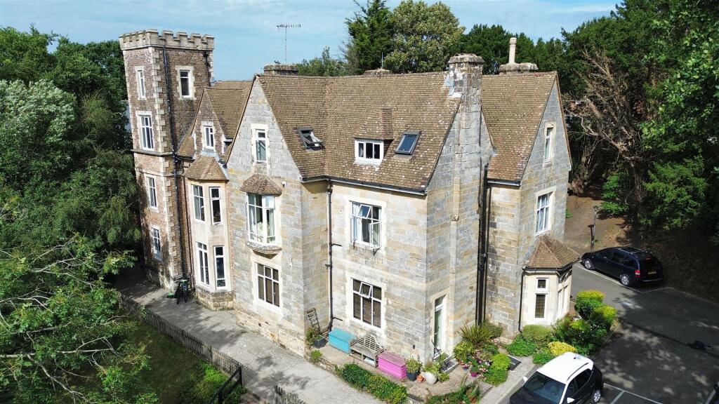 3-bed maisonette on Stone Court, Gillsmans Hill, St. Leonards-On-Sea, £299,950