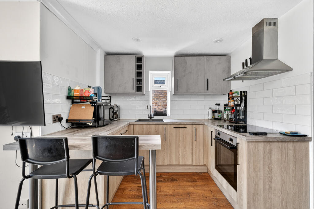 10 Concorde House, Green Lane, KT15 2TZ photo 4
