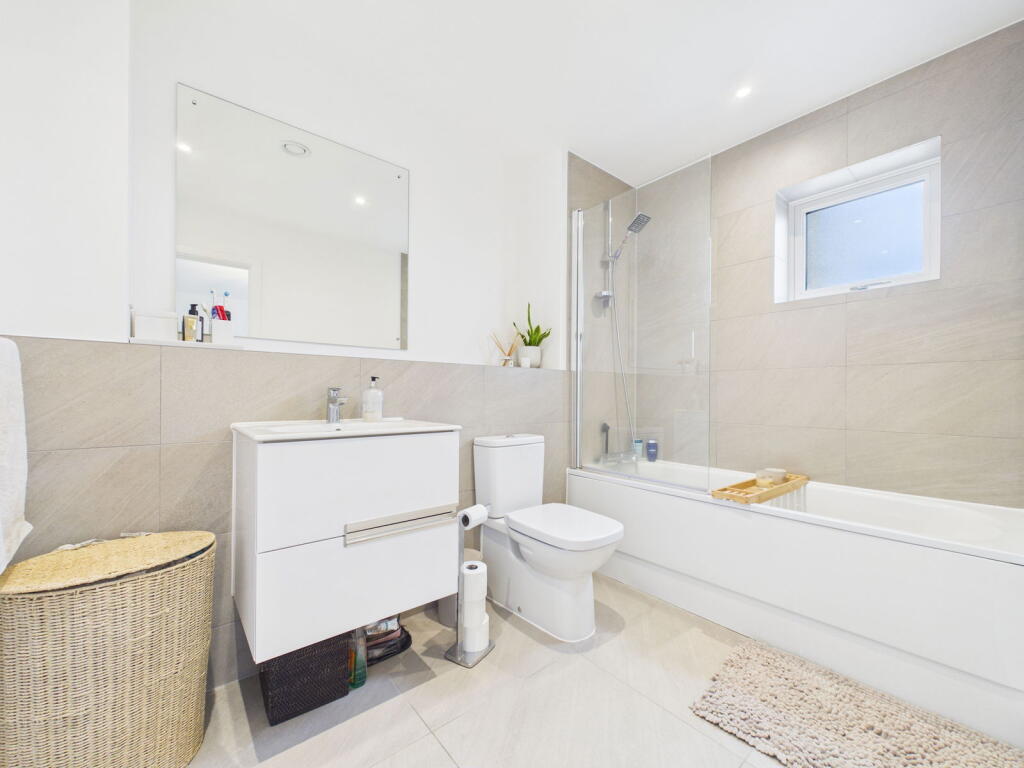 Bridgend House, Isambard Close, SL6 photo 4