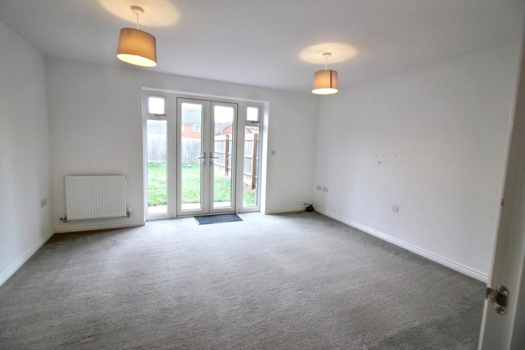 House in Aylesbury, Berryfields - View 3
