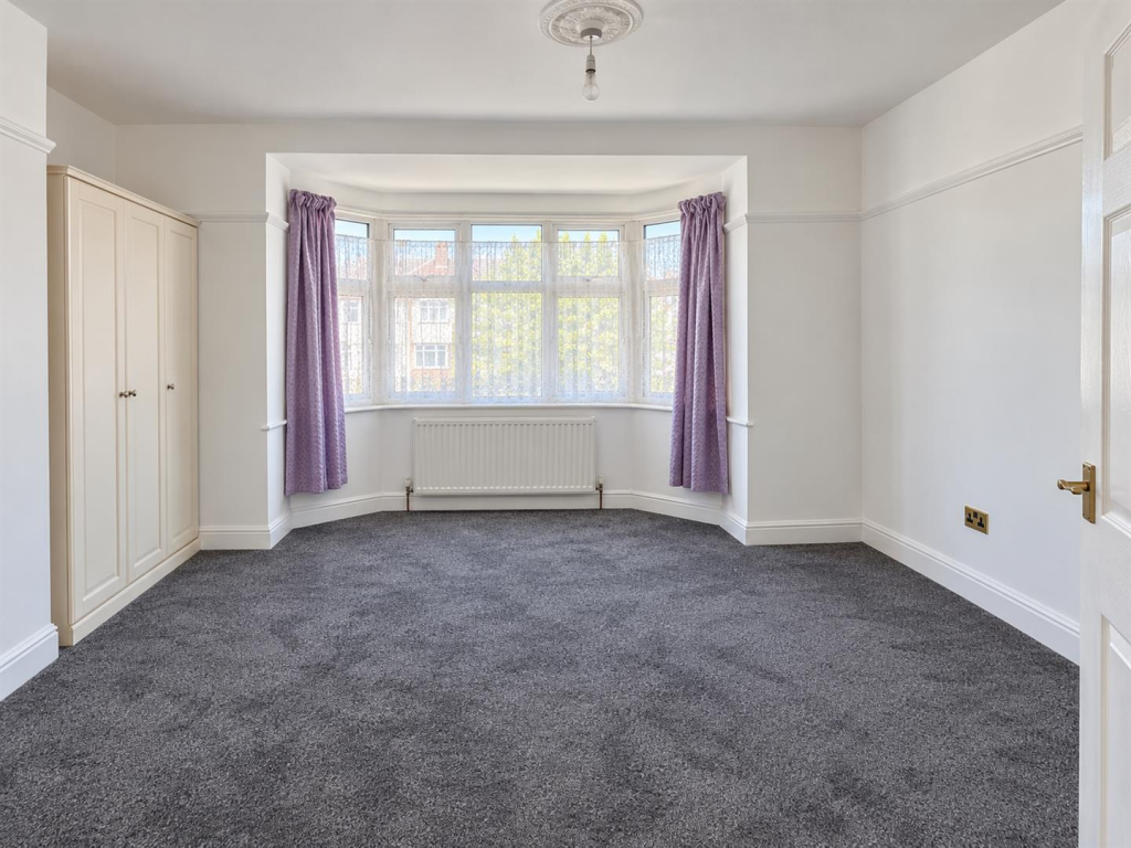 House in Luton - View 5