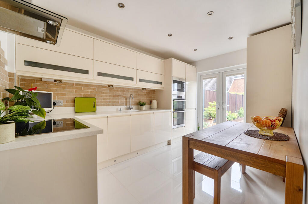 House in Slough - View 2