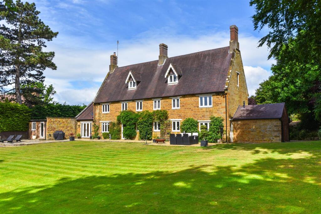5-bed detached on Stable Lane, Church Brampton, Northampton, £1,650,000