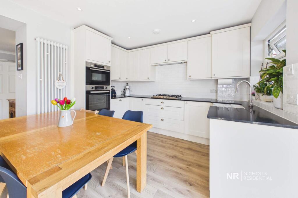 House in Sutton - View 5