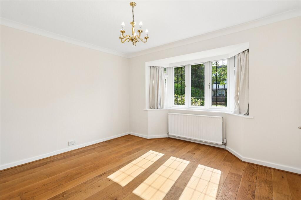 House in Kingston upon Thames - More