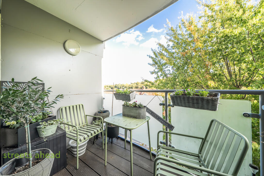 Apartment in London, Purley - View 5
