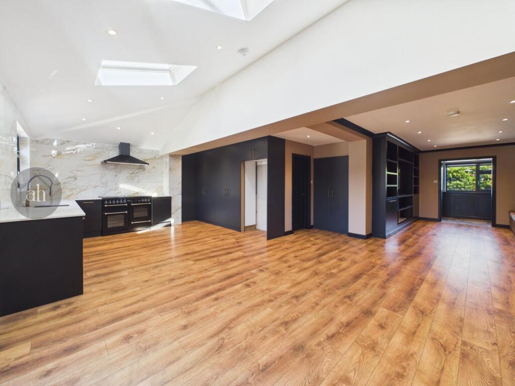 House in Mid Suffolk, Woolpit Green, Woolpit - View 4