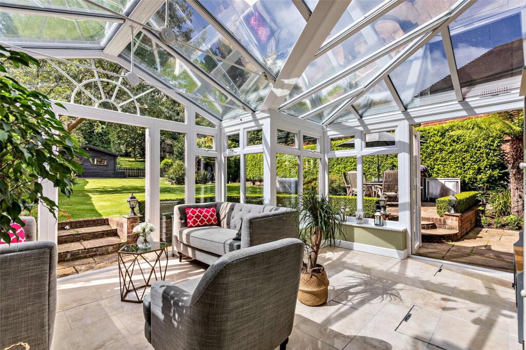 House in Tonbridge and Malling, Ightham - More