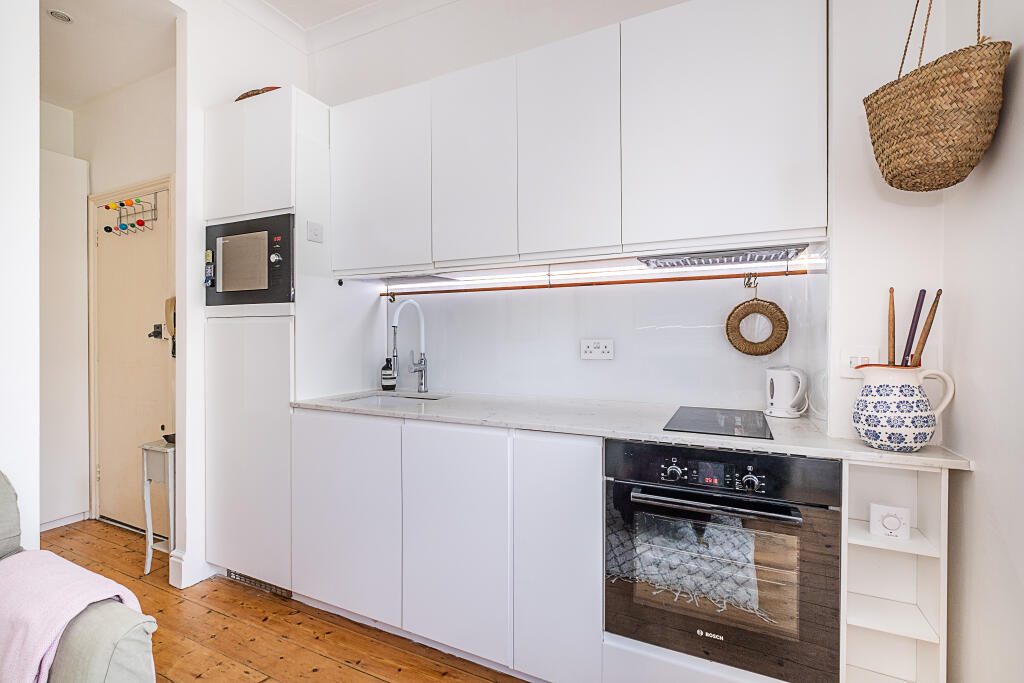 Apartment in Twickenham - View 5