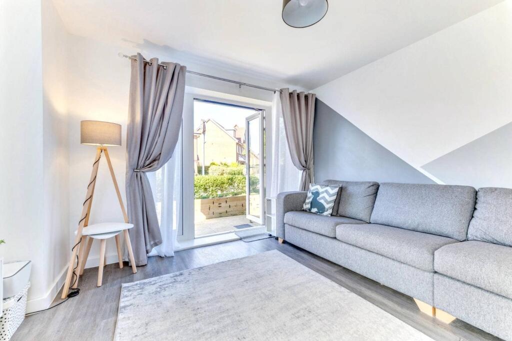 Harrys Way, Faygate, West Sussex, RH12 0DT - View 4