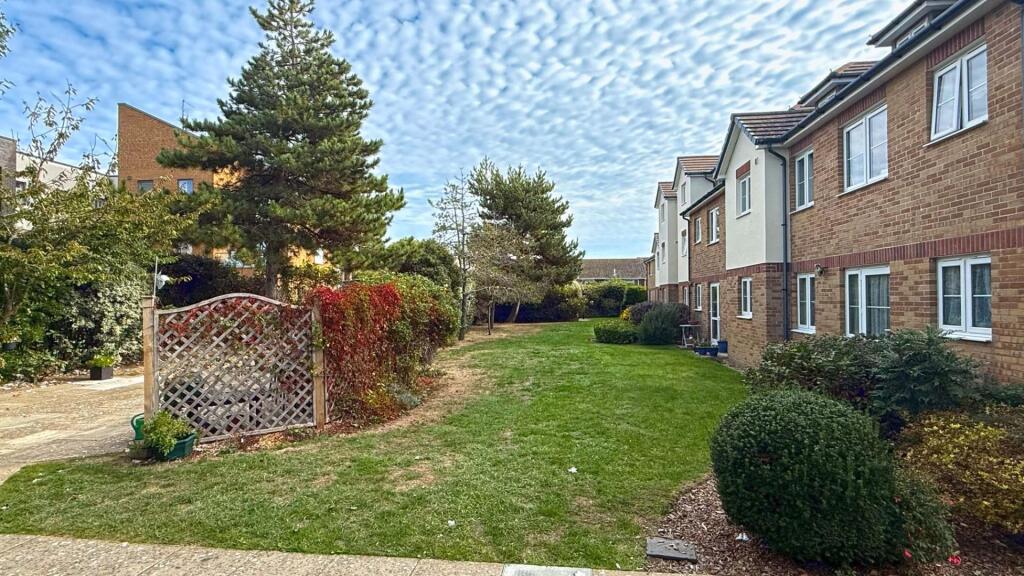Apartment in Adur, Lancing - More