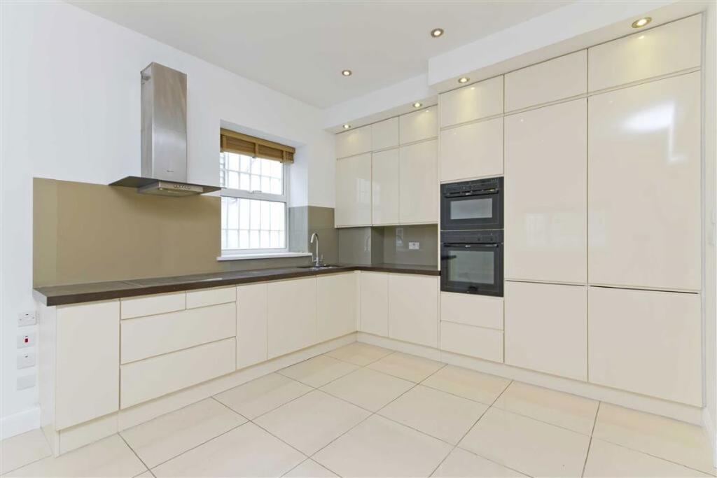 House in London - View 2
