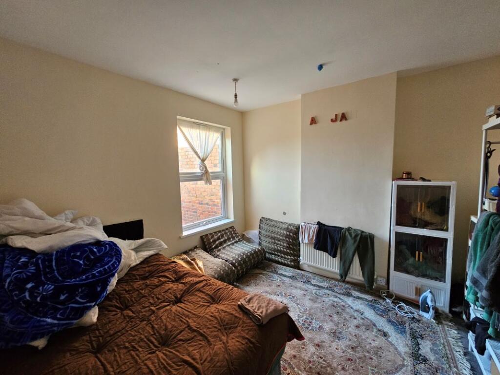 House in Sandwell, West Midlands - More