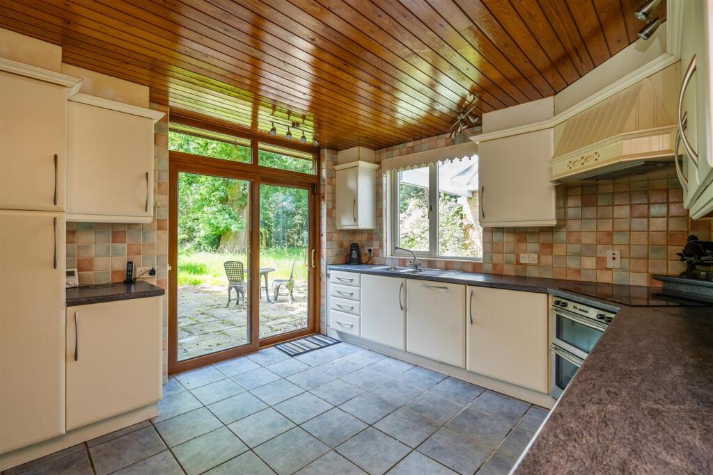 Brueton Avenue, Solihull photo 5