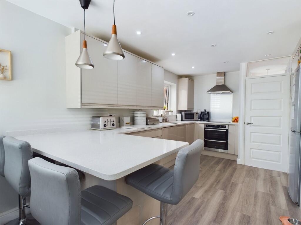 Delph Park Avenue, Aughton, L39 photo 4