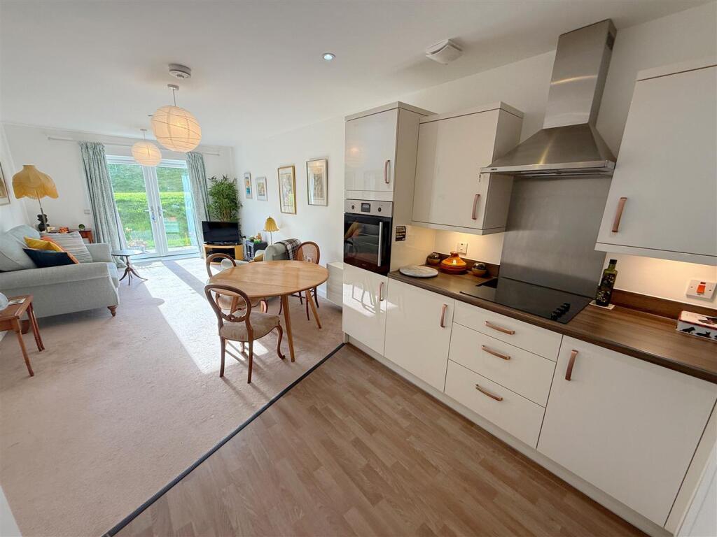 Corelli Close, Stratford-Upon-Avon photo 3