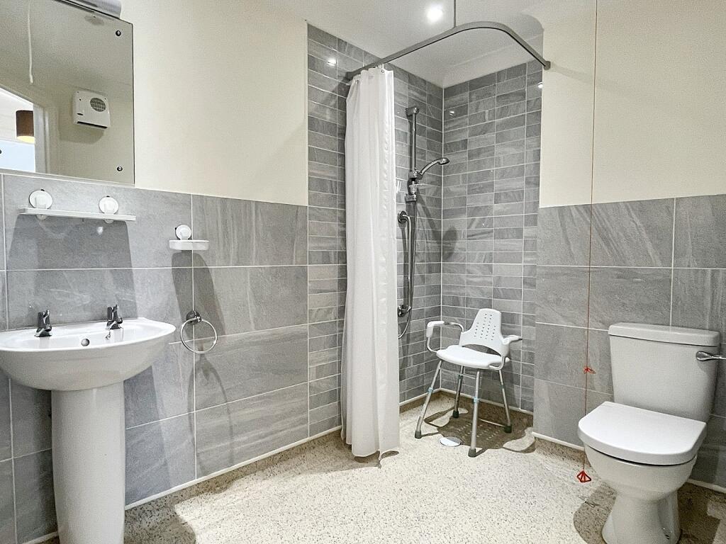 Apartment in Cheddar, Somerset - View 4