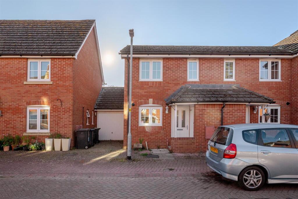 2-bed terraced on White Horse Way, Devizes, £225,000