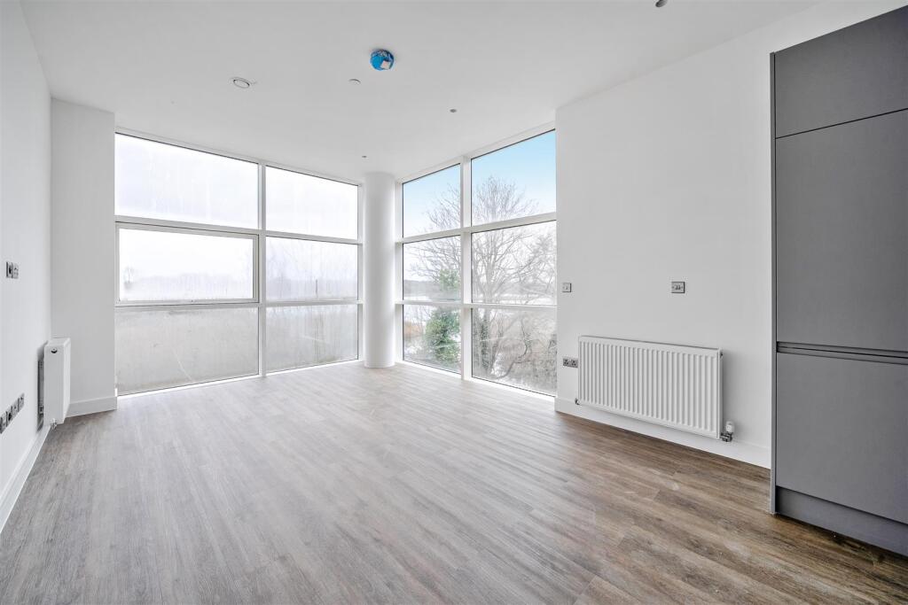 Main image of property: Roop House Waterfront, Fleet