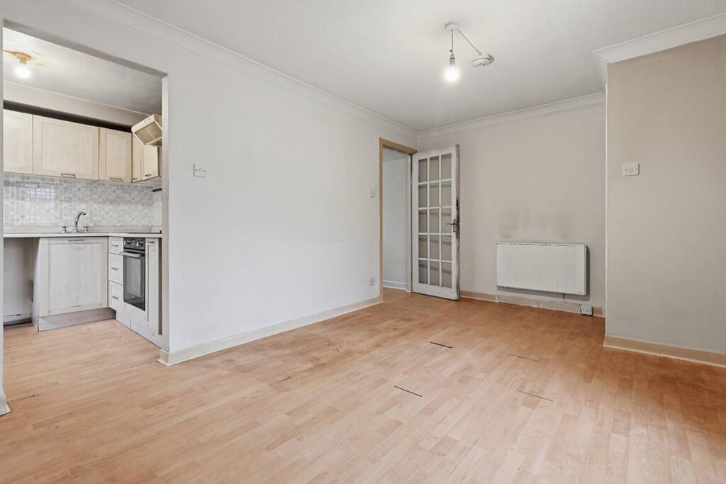 Apartment in Cowdenbeath, Fife - View 3