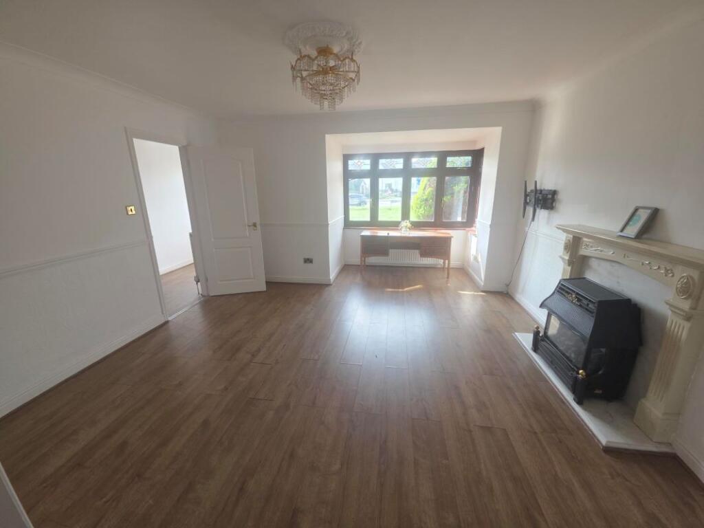 158A Rayleigh Road, Hutton, Brentwood, Essex, CM13 1PN photo 2