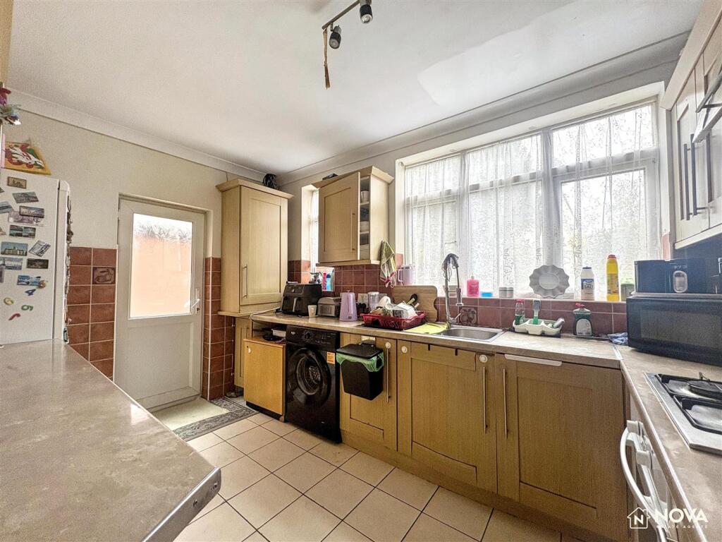 House in Luton - View 4