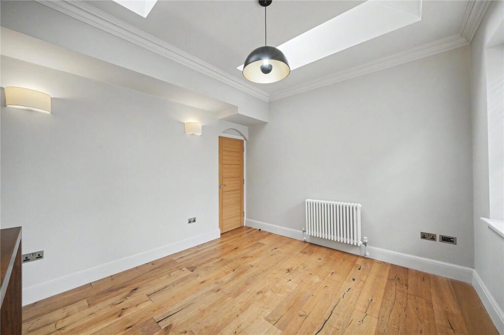 Apartment in Harrogate, High Harrogate - View 5