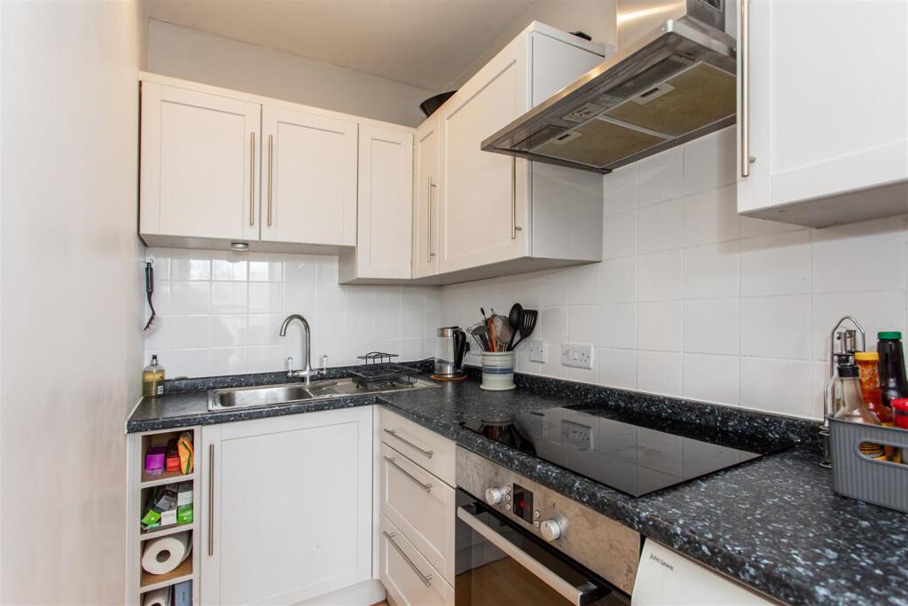 Apartment in London - View 5