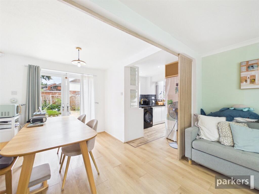Burgess Close, Woodley, Reading, Berkshire, RG5 photo 2